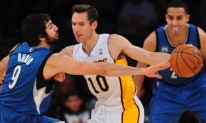 Lakers' Steve Nash playing against Timberwolves with back pain